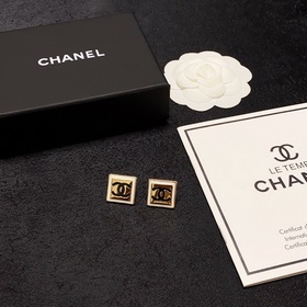 Chanel - квадратные серьги в лаконичном стиле. Эти серьги действи