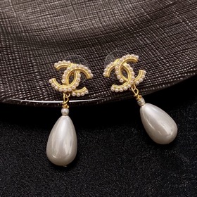 Новинка 2023 года [Chanel] Серьги-подвески в форме жемчужных капе