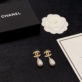 Новинка 2023 года [Chanel] Серьги-подвески в форме жемчужных капе