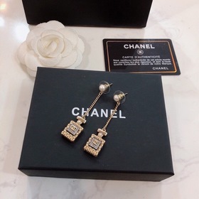 Chanel маленькие серьги-гвоздики с длинными цепочками. Все детали