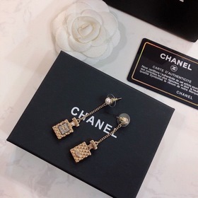 Chanel маленькие серьги-гвоздики с длинными цепочками. Все детали