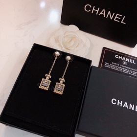 Chanel маленькие серьги-гвоздики с длинными цепочками. Все детали