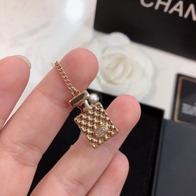 Chanel маленькие серьги-гвоздики с длинными цепочками. Все детали
