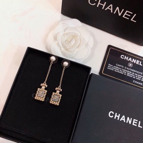 Chanel маленькие серьги-гвоздики с длинными цепочками. Все детали