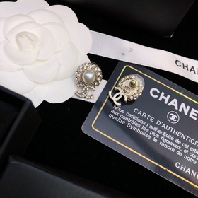 【Chanel】 Серьги-гвоздики Новая модель Серьги Chanel, популярная м