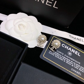【Chanel】 Серьги-гвоздики Новая модель Серьги Chanel, популярная м