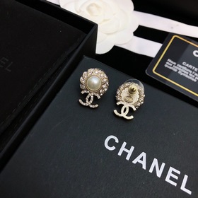 【Chanel】 Серьги-гвоздики Новая модель Серьги Chanel, популярная м