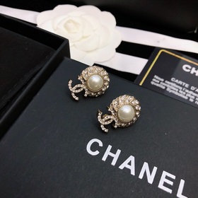 【Chanel】 Серьги-гвоздики Новая модель Серьги Chanel, популярная м
