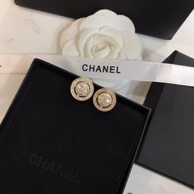 Chanel маленькие серьги-гвоздики, популярная модель, лучшая верси