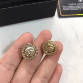 Chanel маленькие серьги-гвоздики, популярная модель, лучшая верси