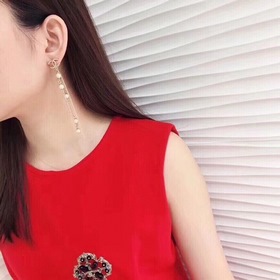 Короткие серьги Chanel с длинными кисточками жемчужинами. Высокое