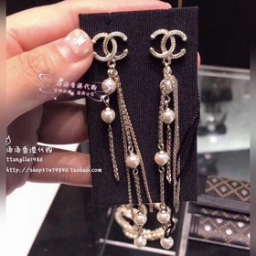 Короткие серьги Chanel с длинными кисточками жемчужинами. Высокое