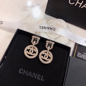[chanel] Маленькие серьги Chanel с двойным C и круглым краем, пол