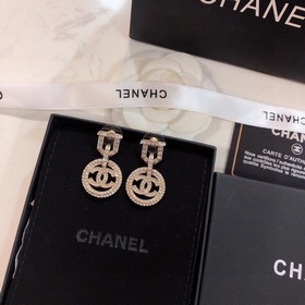 [chanel] Маленькие серьги Chanel с двойным C и круглым краем, пол