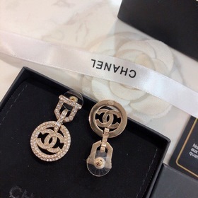 [chanel] Маленькие серьги Chanel с двойным C и круглым краем, пол