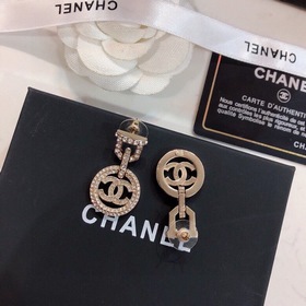 [chanel] Маленькие серьги Chanel с двойным C и круглым краем, пол
