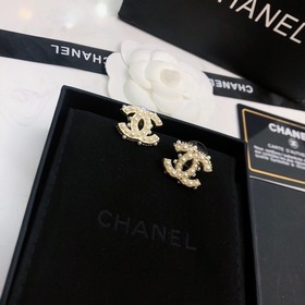 【Chanel】 Серьги-гвоздики, популярная модель от Chanel. Самая высо