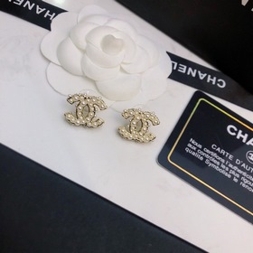 【Chanel】 Серьги-гвоздики, популярная модель от Chanel. Самая высо