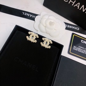 【Chanel】 Серьги-гвоздики, популярная модель от Chanel. Самая высо