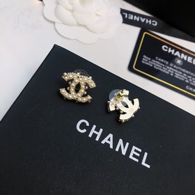 【Chanel】 Серьги-гвоздики, популярная модель от Chanel. Самая высо