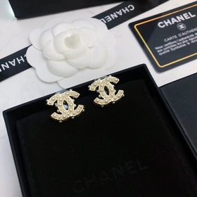【Chanel】 Серьги-гвоздики, популярная модель от Chanel. Самая высо