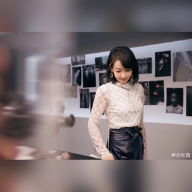 Серьги в форме флакона духов Chanel с пятью буквами. Самые популя