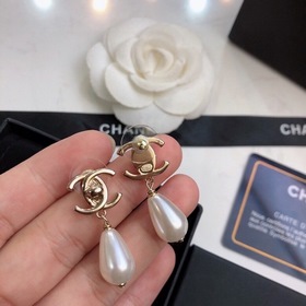 [Chanel] Серьги-гвоздики, популярная модель от Chanel, лучшая вер