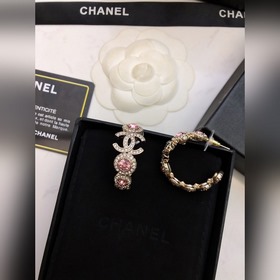 Популярные серьги Chanel, новинка CHANEL23 серьги-гвоздики с драг