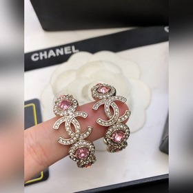 Популярные серьги Chanel, новинка CHANEL23 серьги-гвоздики с драг