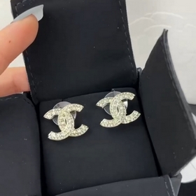 188033 Продажа популярных товаров на официальном сайте Chanel. Но