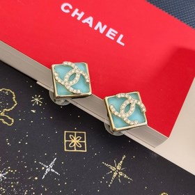 1880  Официальный сайт Chanel предлагает популярные модели. Нова