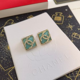 1880  Официальный сайт Chanel предлагает популярные модели. Нова