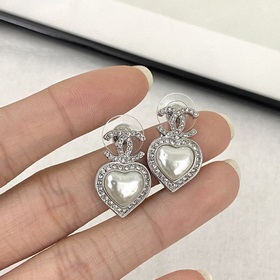 Код E2322 0247825 Популярные серьги Chanel. Новинка. CHAN 23 Серь