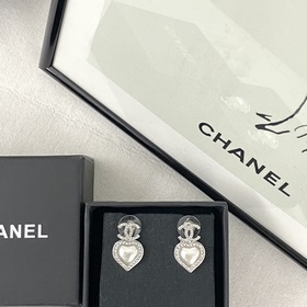 Код E2322 0247825 Популярные серьги Chanel. Новинка. CHAN 23 Серь