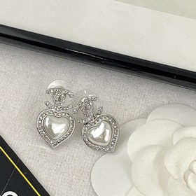 Код E2322 0247825 Популярные серьги Chanel. Новинка. CHAN 23 Серь