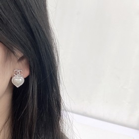 Код E2322 0247825 Популярные серьги Chanel. Новинка. CHAN 23 Серь