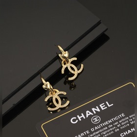 Серьги Chanel с двойным C. Потрясающий дизайн, невероятная красот