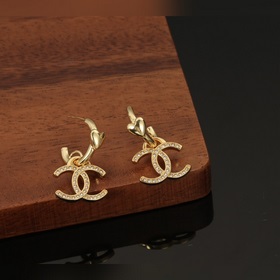Серьги Chanel с двойным C. Потрясающий дизайн, невероятная красот