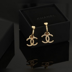 Серьги Chanel с двойным C. Потрясающий дизайн, невероятная красот