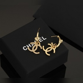 Серьги Chanel с двойным C. Потрясающий дизайн, невероятная красот