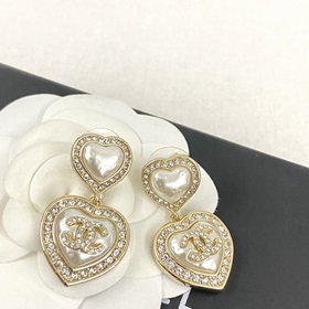 Код E2328 0267825 Популярные серьги Chanel. Новинка. CHAN 23 Серь