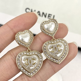 Код E2328 0267825 Популярные серьги Chanel. Новинка. CHAN 23 Серь