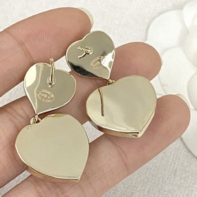 Код E2328 0267825 Популярные серьги Chanel. Новинка. CHAN 23 Серь