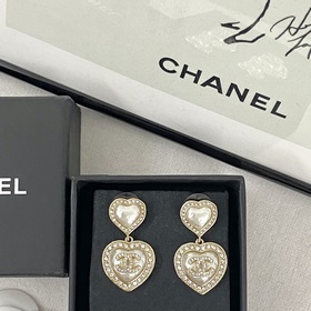 Код E2328 0267825 Популярные серьги Chanel. Новинка. CHAN 23 Серь