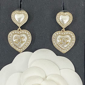 Код E2328 0267825 Популярные серьги Chanel. Новинка. CHAN 23 Серь