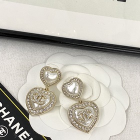 Код E2328 0267825 Популярные серьги Chanel. Новинка. CHAN 23 Серь