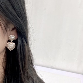 Код E2328 0267825 Популярные серьги Chanel. Новинка. CHAN 23 Серь