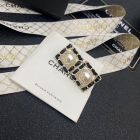 1880140  Chanel Маленькие серьги-гвоздики с двойным логотипом и 