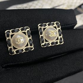 1880140  Chanel Маленькие серьги-гвоздики с двойным логотипом и 