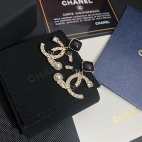 1880140  Мне очень нравится этот дизайн Chanel. Серьги-гвоздики 